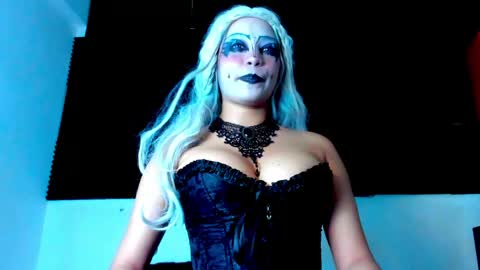 Lore Depp online show from May 31, 5:17 am