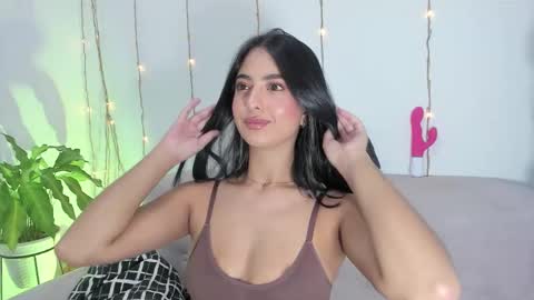 L O R E N online show from February 10, 9:51 pm