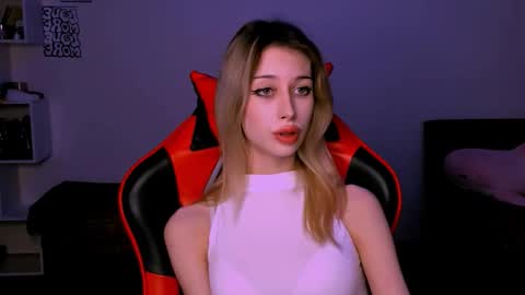 Snapshot of lori_meow chatting on October 17, 6:12 pm Lori online show from October 17, 6:12 pm