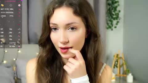 Snapshot of loriamarzinske chatting on October 16, 10:19 pm Naomi online show from October 16, 10:19 pm