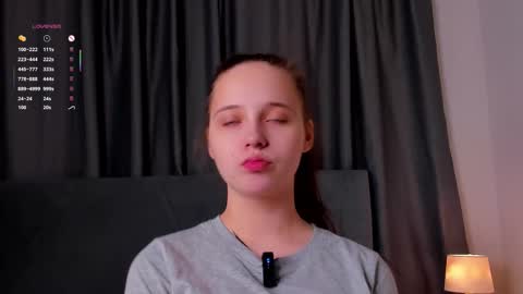 Mia online show from November 2, 1:33 pm