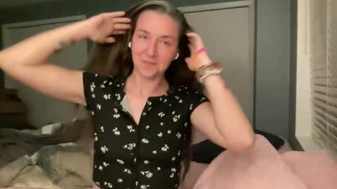 lothlori online show from April 12, 1:09 am