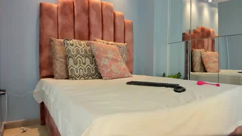  Lou Rosse  online show from December 17, 8:59 pm