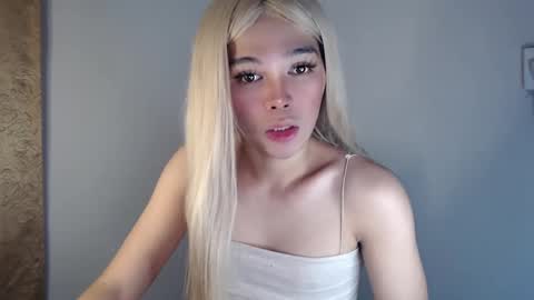 louilalicious online show from March 5, 6:44 am