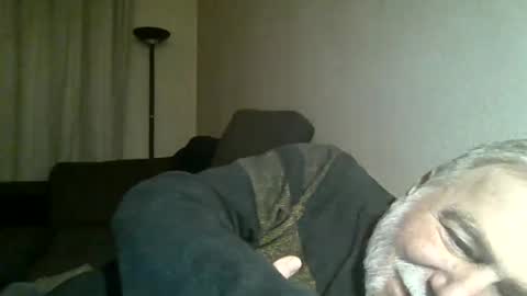 louis_chokdee online show from December 14, 4:30 pm