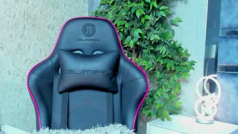 Louis online show from December 3, 2:45 am