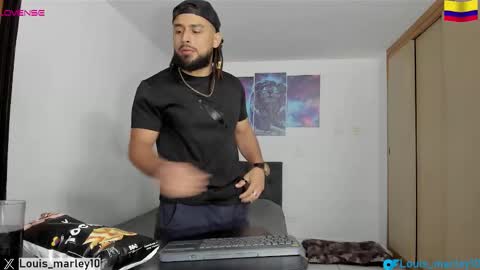 louis_marley_ online show from December 23, 12:06 am