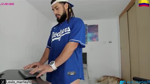 louis_marley_ online show from February 6, 9:17 pm