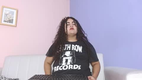Snapshot of lourdes_moon22 chatting on September 9, 1:44 pm lourdes_moon22 online show from September 9, 1:44 pm