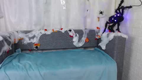 Snapshot of love_bella_ chatting on October 19, 12:26 am love bella online show from October 19, 12:26 am