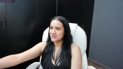 Kristen LoveBerry online show from October 19, 12:15 am