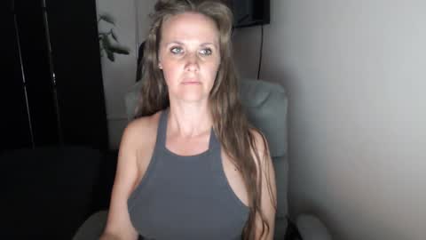 Snapshot of love_on_ chatting on September 12, 1:18 am LoVe On online show from September 12, 1:18 am