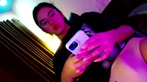 Seren online show from February 9, 2:04 am