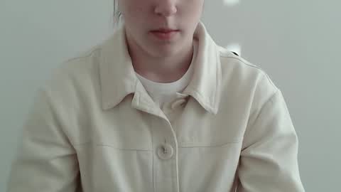 Vivian online show from November 18, 11:57 am