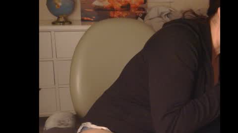 Ashley and Leon online show from February 12, 5:44 am