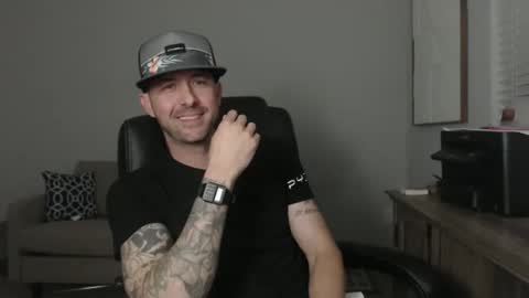 lovehatlovers online show from April 20, 6:16 am