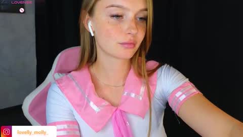 Molly online show from November 9, 4:10 pm