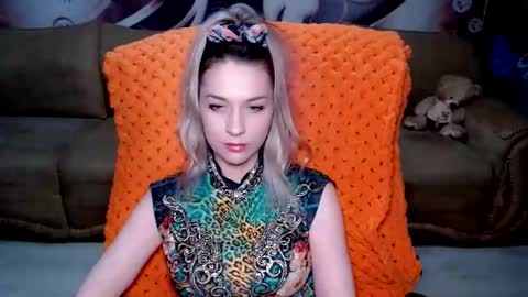 Snapshot of lovellymalina chatting on February 16, 5:37 pm private open online show from February 16, 5:37 pm