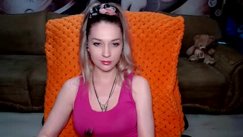 Snapshot of lovellymalina chatting on March 6, 12:09 pm private open online show from March 6, 12:09 pm