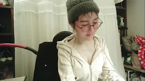 DANA KIM online show from January 5, 3:34 pm