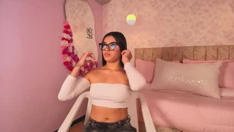 lovely_julls online show from February 11, 5:17 pm