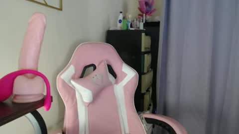 lovely_leah23 online show from November 9, 7:49 pm