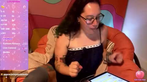 Lilith online show from December 3, 1:14 am