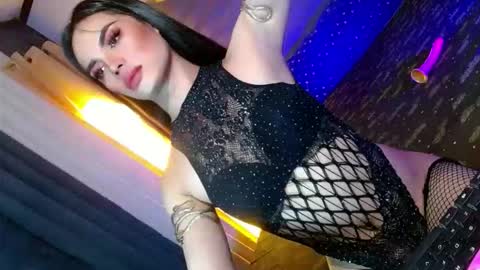 lovelymiss_shyna11 online show from April 23, 8:22 am