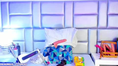 Nicky online show from November 22, 2:37 pm