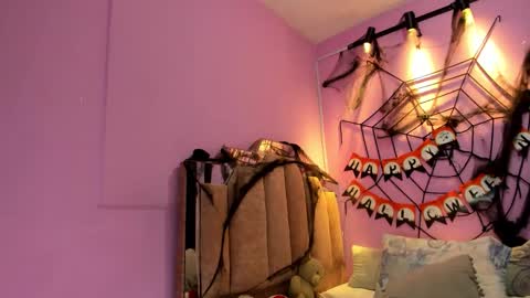 L O V E  online show from October 21, 11:59 am