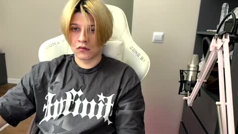 loverria online show from April 3, 11:39 am