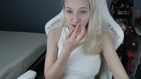 lovers613228 online show from October 24, 11:22 am