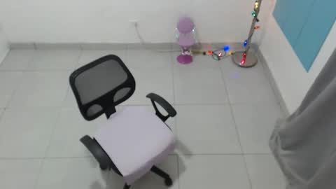 cutelucy 3 online show from April 28, 2:43 pm