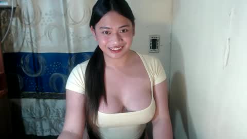 Snapshot of loveyoureign06 chatting on February 13, 1:19 am Ryn online show from February 13, 1:19 am