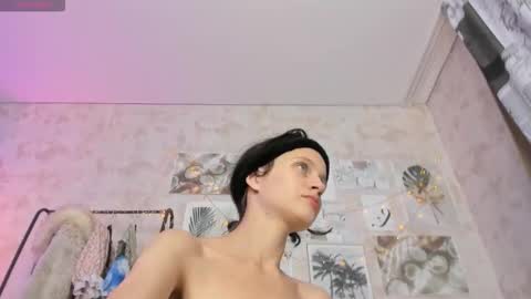 Snapshot of luafynova chatting on October 9, 3:01 am Ida online show from October 9, 3:01 am