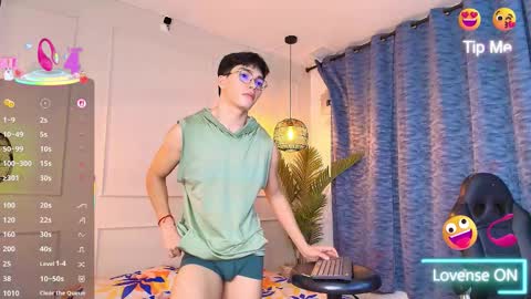 lUAN online show from March 4, 11:51 am