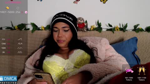 luara_ online show from December 23, 5:22 pm