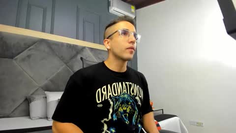 luca_morettii online show from October 9, 1:05 pm