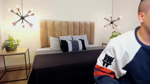 luca_morettii online show from September 18, 12:09 pm