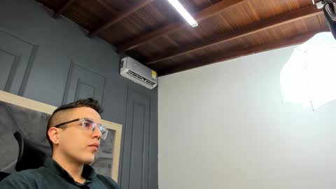 luca_morettii online show from November 9, 12:30 pm