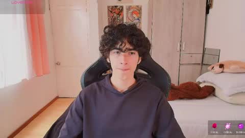 lucas_xo online show from May 16, 6:28 pm