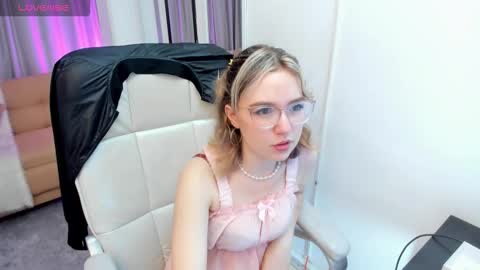 Snapshot of lucia_copper chatting on October 8, 12:22 pm lucia_copper online show from October 8, 12:22 pm