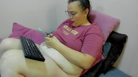 lucia_williamss online show from March 11, 7:24 am