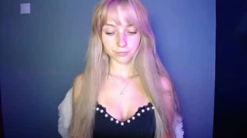 Snapshot of luciacam20 chatting on September 28, 8:40 pm Lucy online show from September 28, 8:40 pm