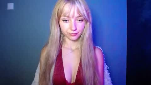 Snapshot of luciacam20 chatting on September 15, 6:48 am Lucy online show from September 15, 6:48 am
