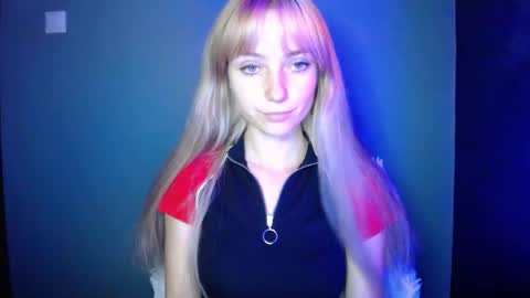 Snapshot of luciacam20 chatting on September 27, 8:28 pm Lucy online show from September 27, 8:28 pm