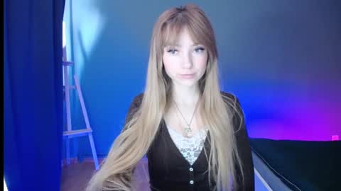 Snapshot of luciacam20 chatting on February 18, 6:26 am Lucy online show from February 18, 6:26 am