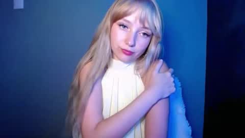 Snapshot of luciacam20 chatting on September 10, 6:42 pm Lucy online show from September 10, 6:42 pm
