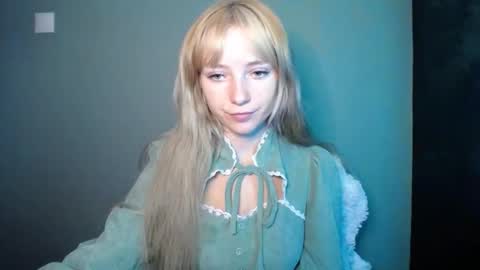 Snapshot of luciacam20 chatting on September 16, 6:33 pm Lucy online show from September 16, 6:33 pm