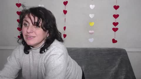 Snapshot of luciami chatting on February 16, 9:04 am LuciaMi online show from February 16, 9:04 am